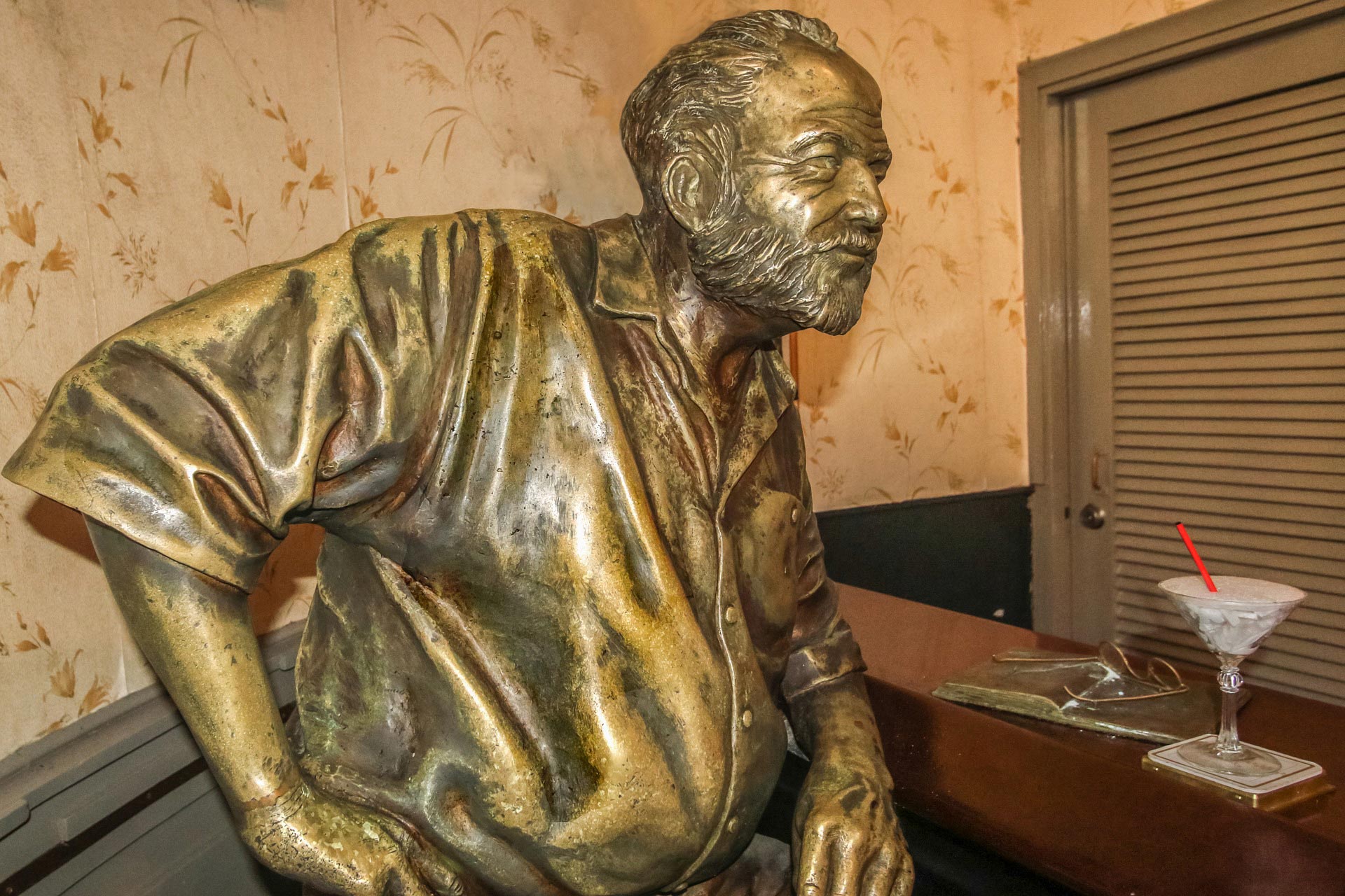 Hemingway statue at Floridita