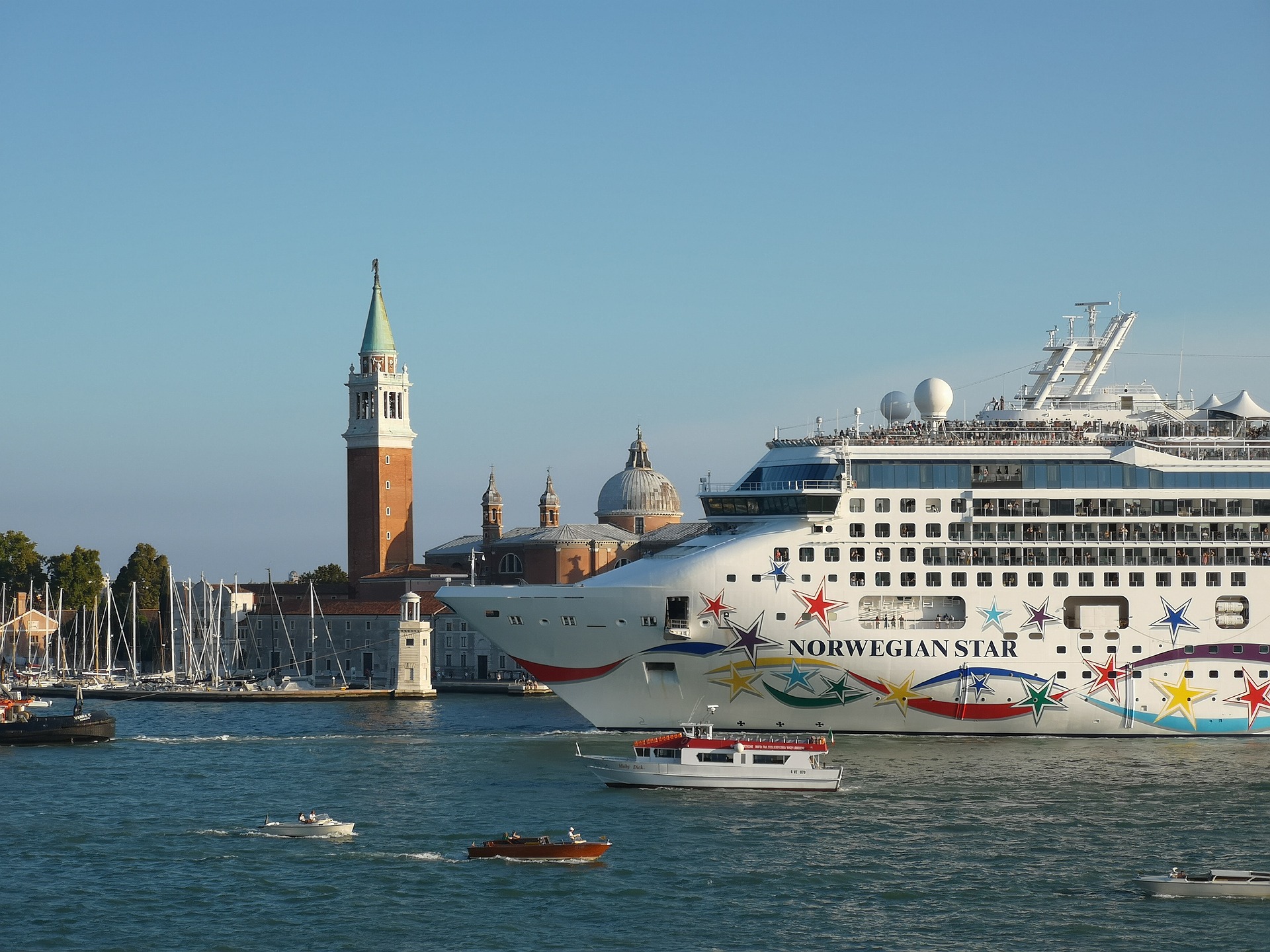 cruise ship in venice photo