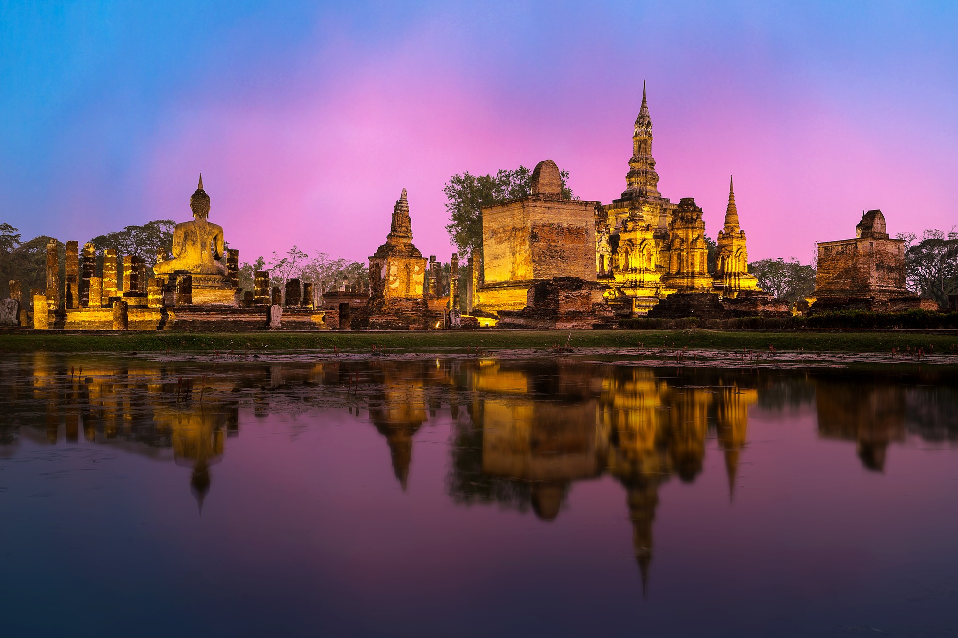 Phra Nakhon Si Ayutthaya Historical Park is a UNESCO World Heritage Site