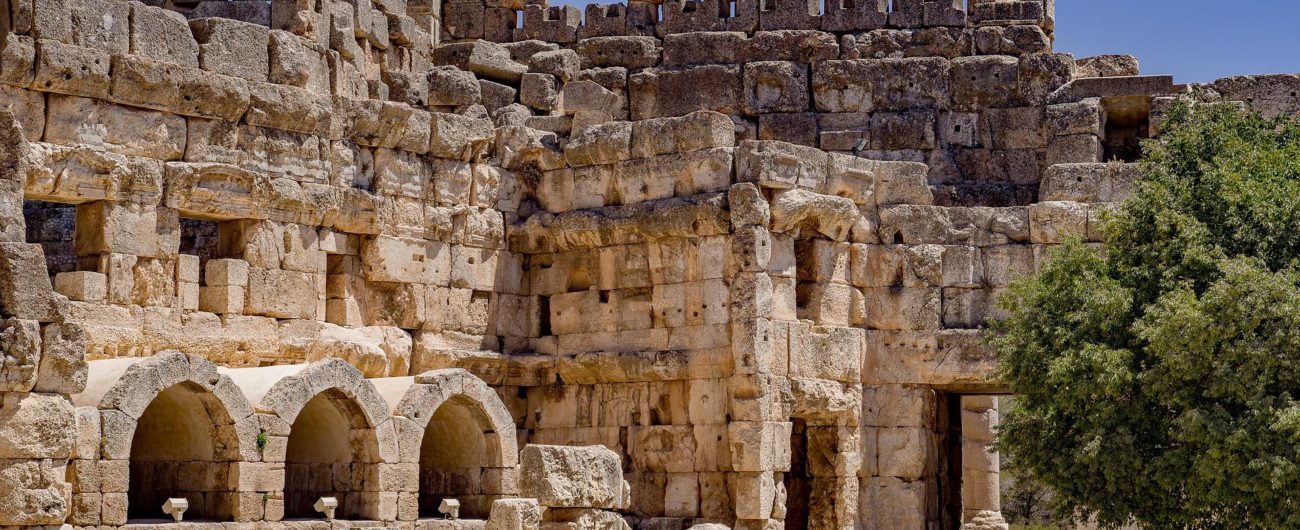 The complex of temples at Baalbek is located at the foot of the south-west slope of Anti-Lebanon, bordering the fertile plain of the Bekaa at an altitude of 1150 m.