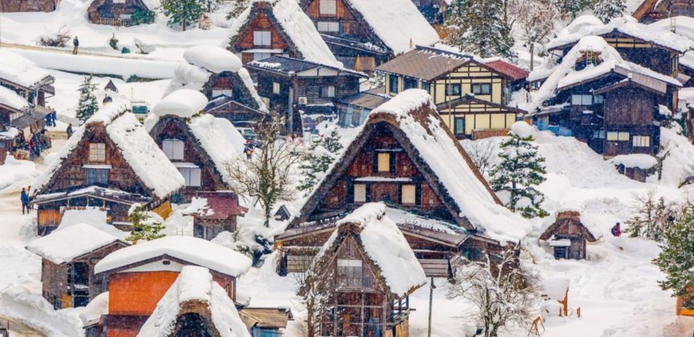 Shirakawago is a UNESCO World Heritage site that is better in winter